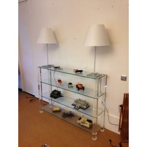 Glazen kast - sidetable van BOR-design