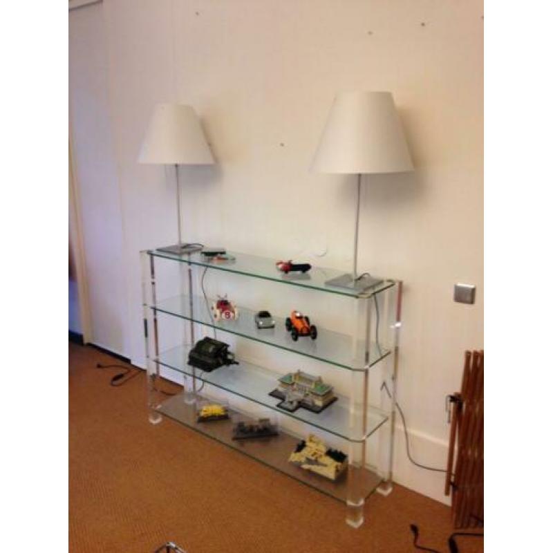 Glazen kast - sidetable van BOR-design