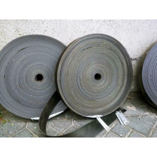 Rubberen band van 8 cm, 250 meter en bevestigingsmateriaal