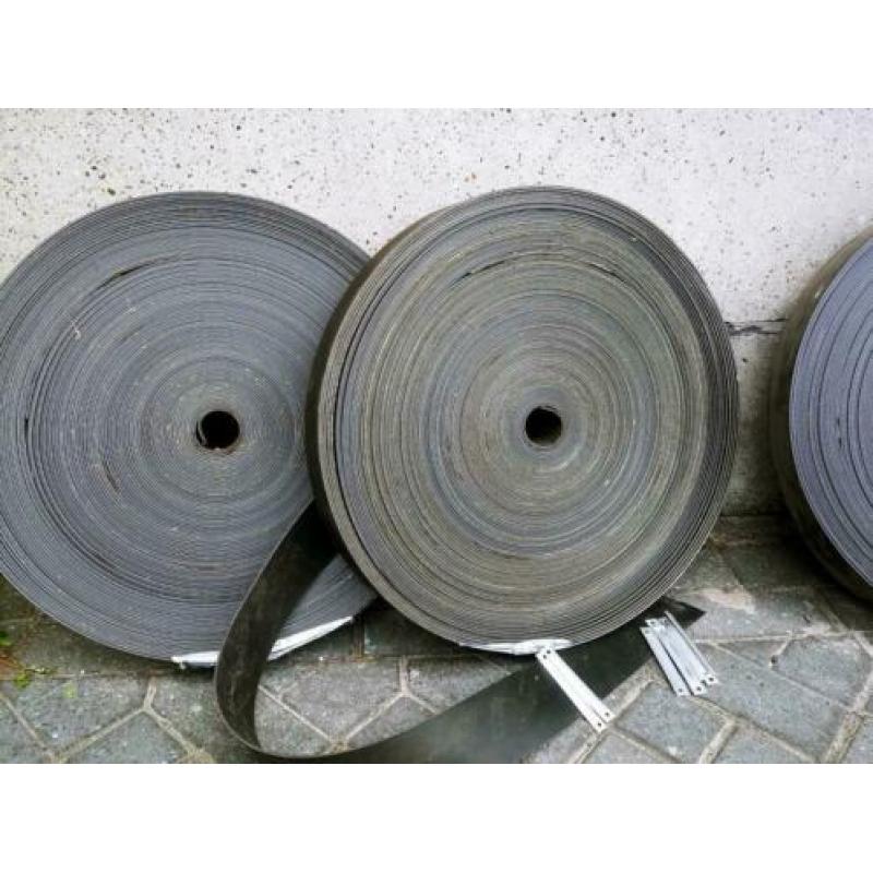 Rubberen band van 8 cm, 250 meter en bevestigingsmateriaal