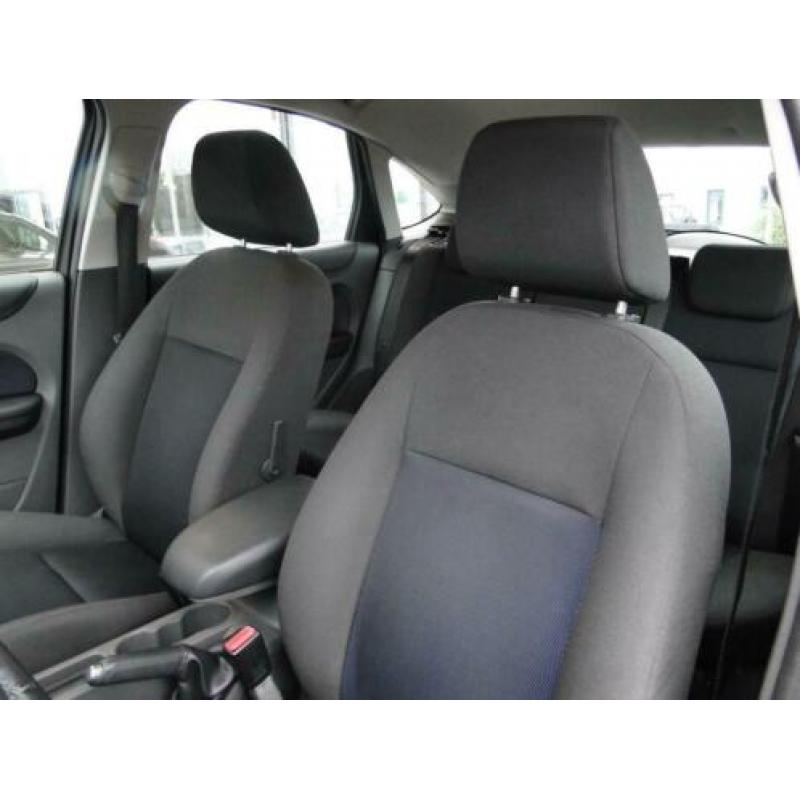 Ford Focus 2.0-16V Titanium | 1e Eig. | Navi | 17 inch | Dea