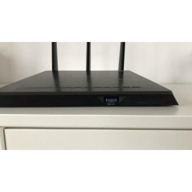 Netgear router R7000