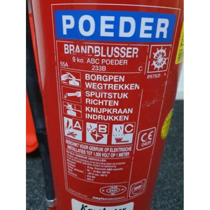 Uitverkoop!! Brandblusser 9kg met opbergkast voor €95,-!