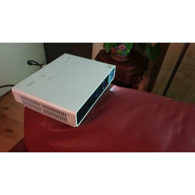 Casio beamer 3000 ansilumen HDMI/3d ready