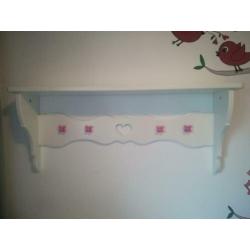 Commode + wandplank / kapstok meisje
