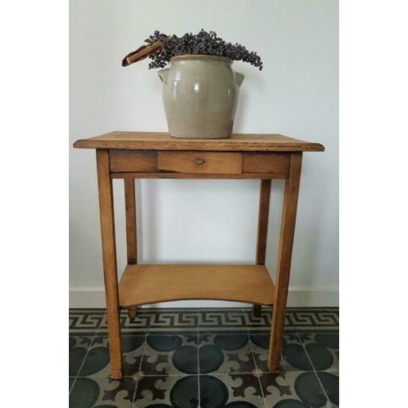 Oud eiken bijzettafel, sidetable, nachtkastje met lade.
