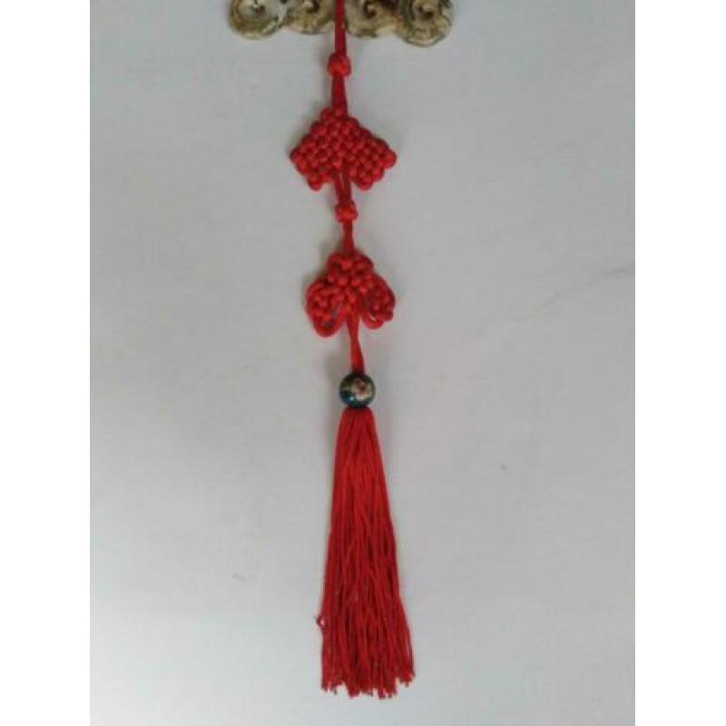 Lange Chinese hanher van Jade, met rood touw