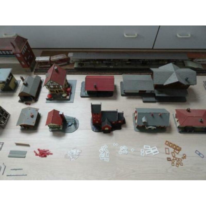 HO modelspoorbouw - huizen en gebouwen - schaal 1:87