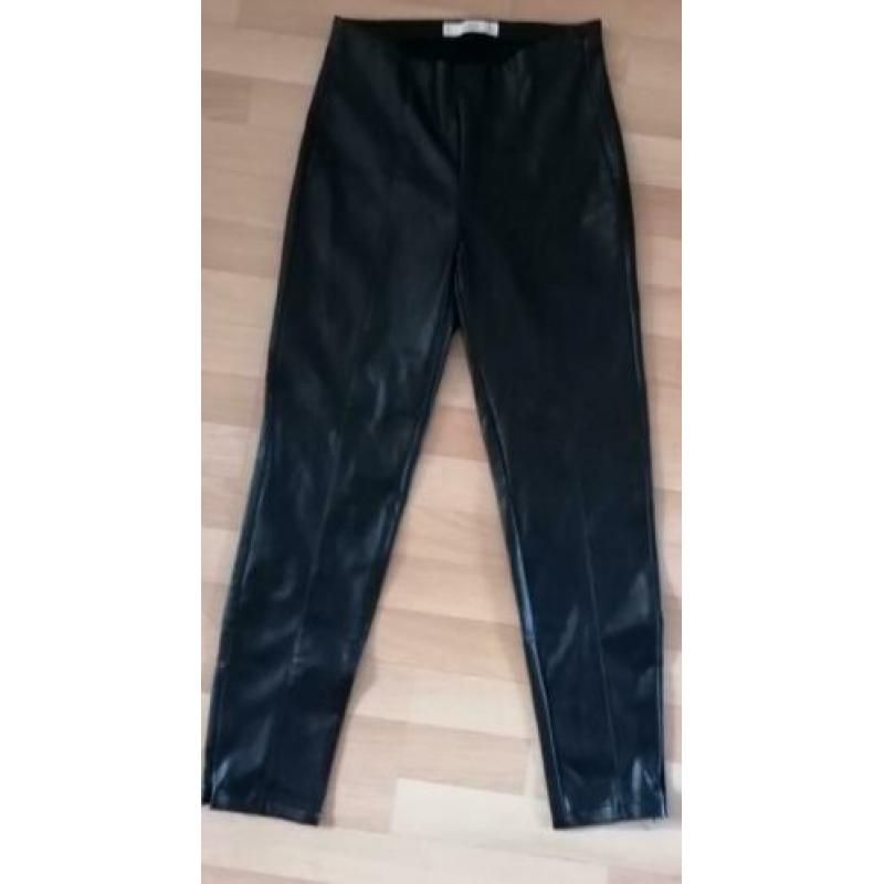 Broek mango ZGAN. Nep leer. Maat M.