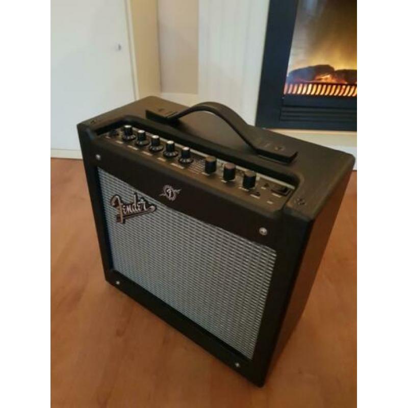 Volledige gitaar set. 2 gitaren en versterker + accessoires