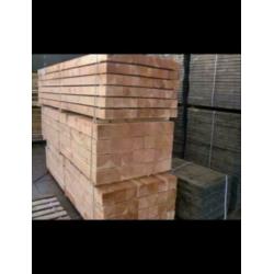 Douglas balken houten planken schutting palen