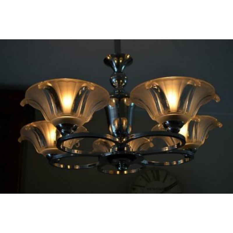 Prachtige chromen ART-DECO lamp met persglas schalen