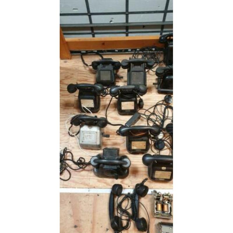 grote partij oude telefoons bakeliet 33 stuks