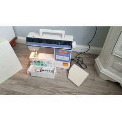 Husqvarna 400 computer naaimachine