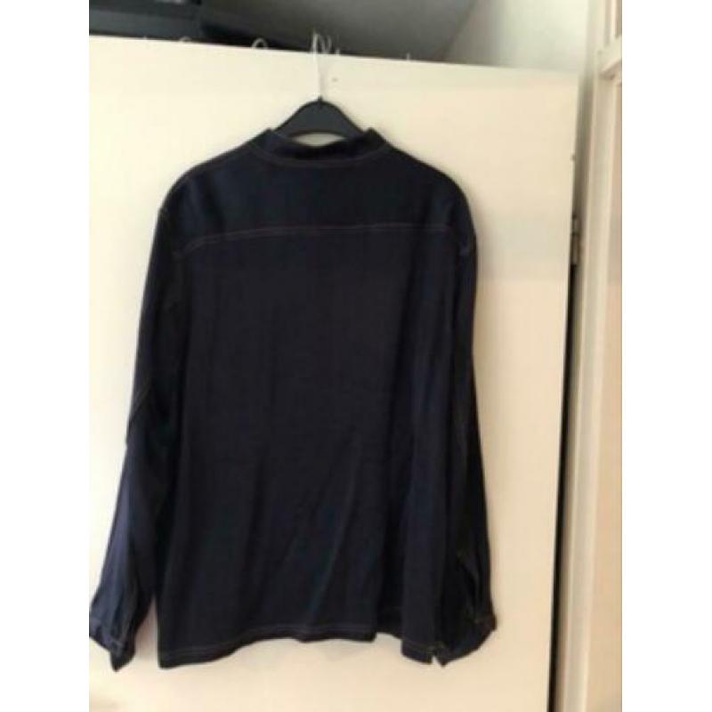 Closed blouse
