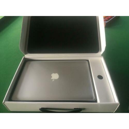 Mac Book pro met aankoopbon december 2012 nieuwstaat