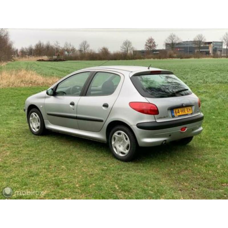 Peugeot 206 1.4 Gentry NAP/AIRCO/ZEER NETJES/DB RIEM VERVANG