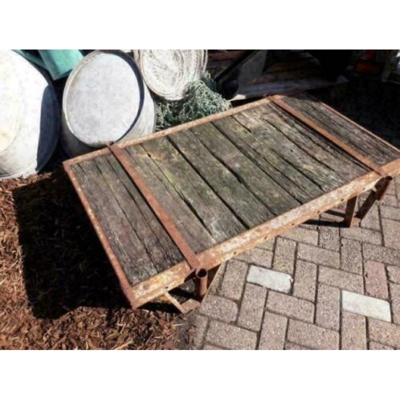 Oud origineel & super stoere industriële salontafel