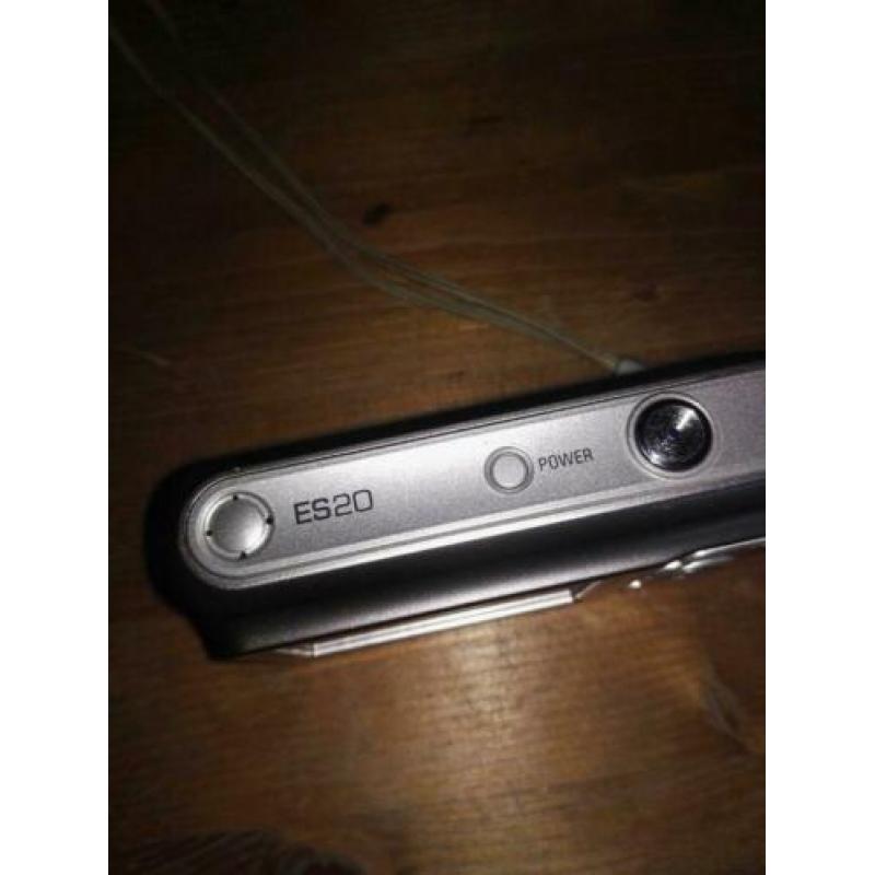 Samsung ES20 10.2 MP compact camera
