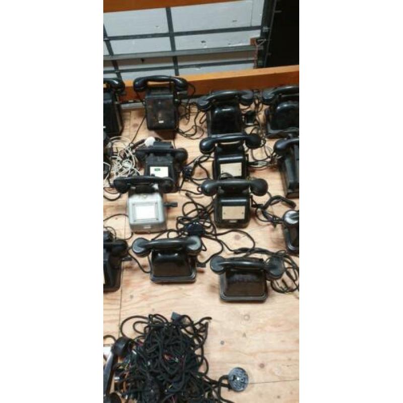 grote partij oude telefoons bakeliet 33 stuks