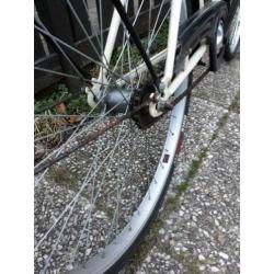 Kinderfiets zonder ACHTERLICHT.24 inch