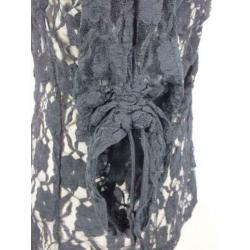 Gave zwarte kanten blouse.Mt M.Merk Trois de Bologne