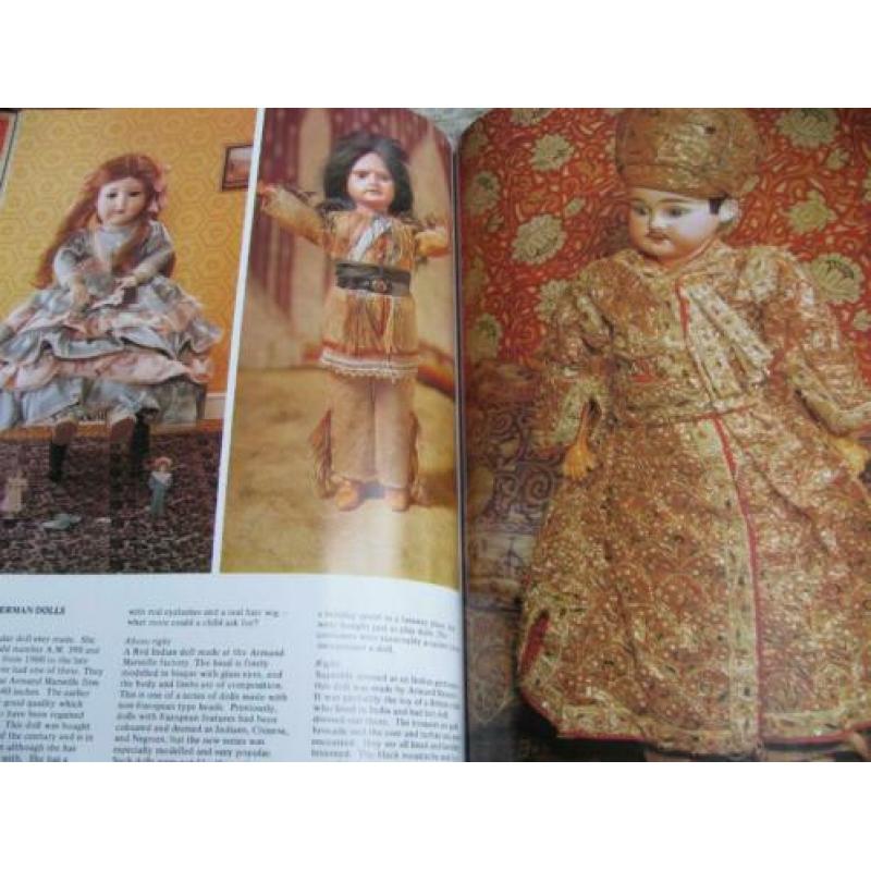 Engelstalig poppenboek / boek met antieke poppen - Dolls