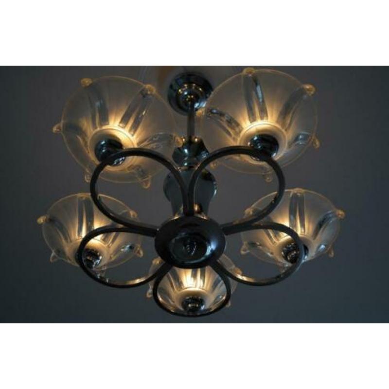 Prachtige chromen ART-DECO lamp met persglas schalen