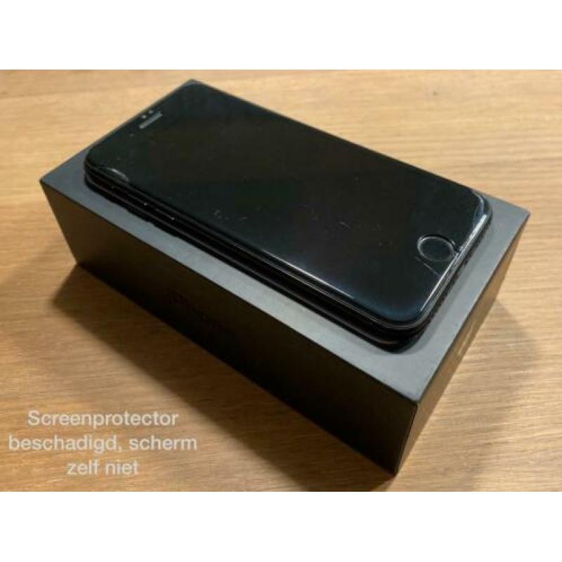 Apple iPhone 7 zwart 128gb in goede staat met 2 hoesjes