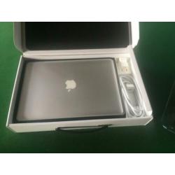 Mac Book pro met aankoopbon december 2012 nieuwstaat