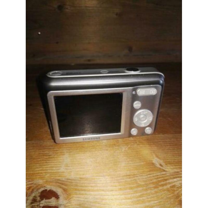 Samsung ES20 10.2 MP compact camera