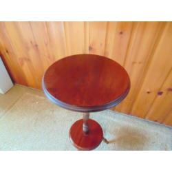 Leuk rond bijzettafeltje, telefoontafel of voor bloempot