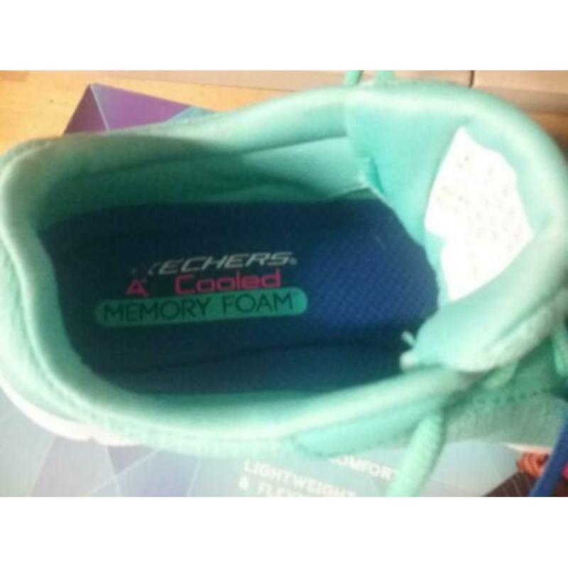 Sketchers sneakers maat 38