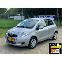 Toyota Yaris 1.3 16v VVT-i Linea Terra Airco Navi St. Verwar