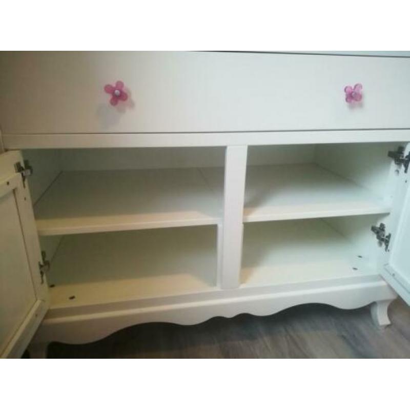 Commode + wandplank / kapstok meisje