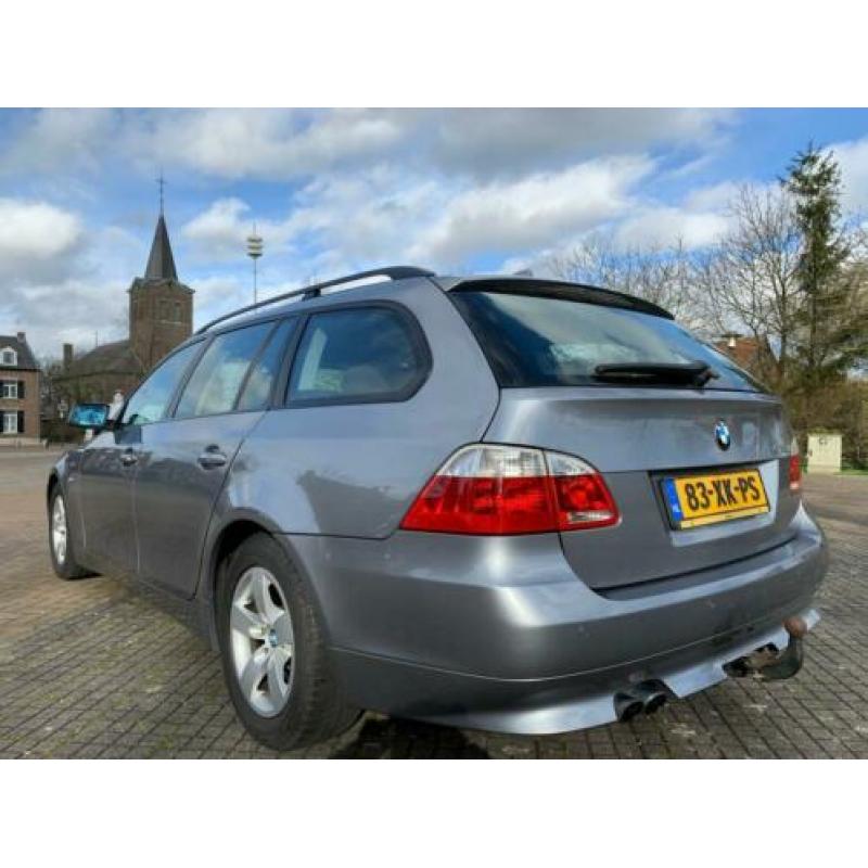 BMW 5-serie 523i Touring Executive