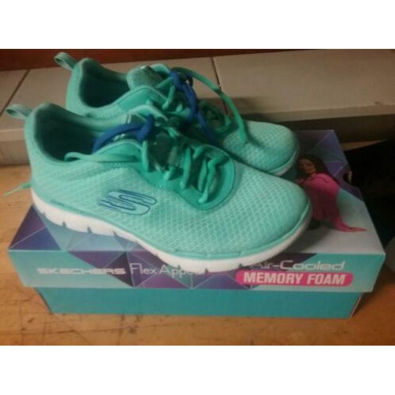 Sketchers sneakers maat 38