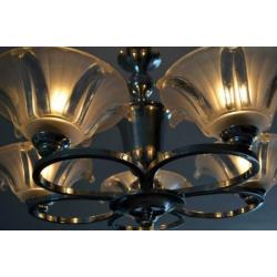 Prachtige chromen ART-DECO lamp met persglas schalen