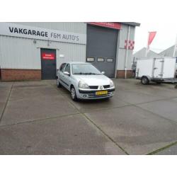 Renault Clio 1.4-16V Privilège (bj 2002, automaat)