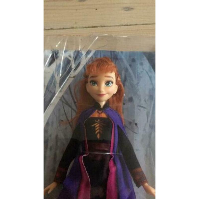 Hasbro Disney Frozen II Anna en Elsa poppen nieuw