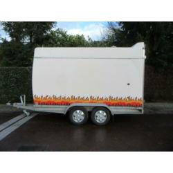 Gesloten polyester tandemasser. REBEL. 370x166x205 cm
