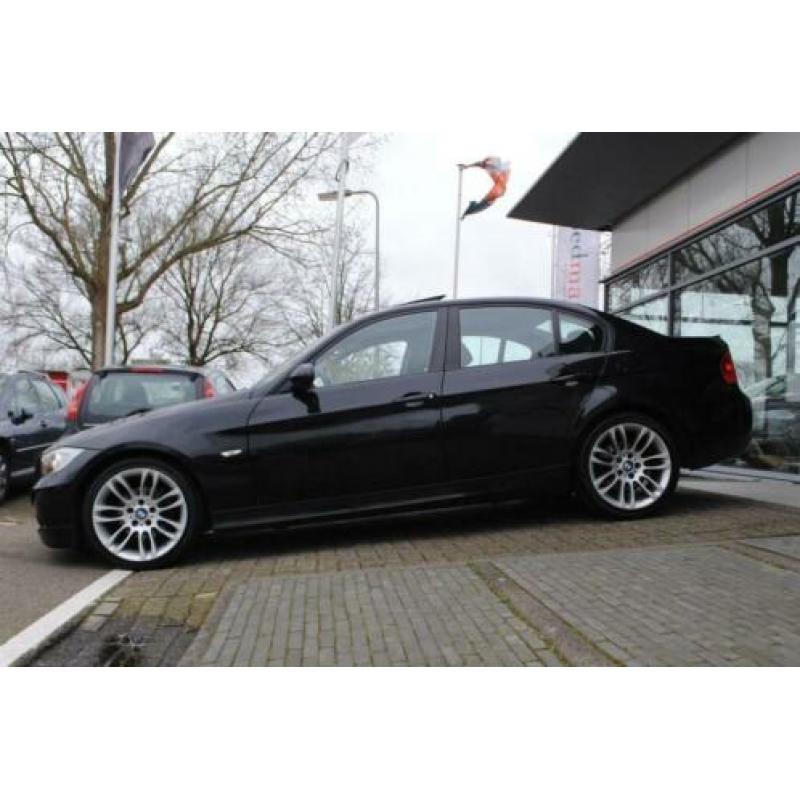 BMW 3-serie 318i High Executive SCHUIF-DAK NAVI PDC