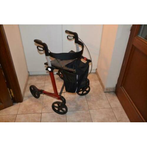 Te koop bordeaux rode rollator Server van het merk Rehasense