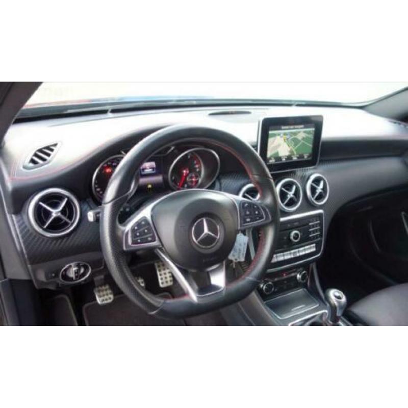 Zeer mooie Mercedes A-Klasse A180 AMG pakket AMG Line