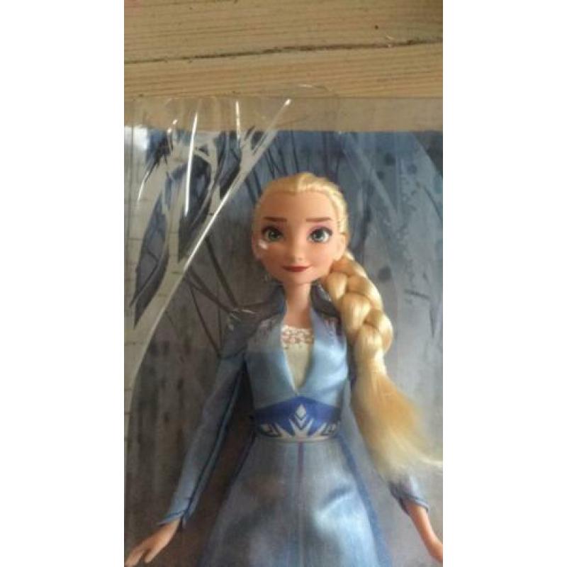 Hasbro Disney Frozen II Anna en Elsa poppen nieuw