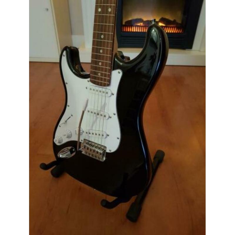 Volledige gitaar set. 2 gitaren en versterker + accessoires