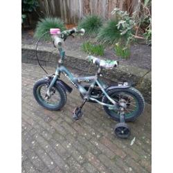 Camouflage jongens fietsje12,5 inch wielen en zijwieltjes