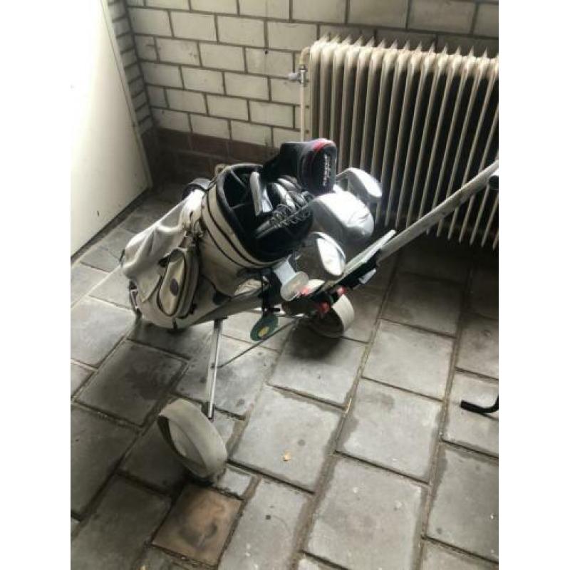 Uitstekende set met Titleist trolley en Callaway tas