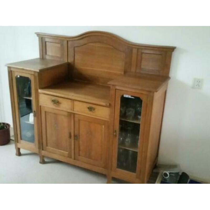 Antieke kast