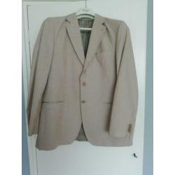 Beige/zandkleurig tweedelig pak. Scottsdale. Maat XL